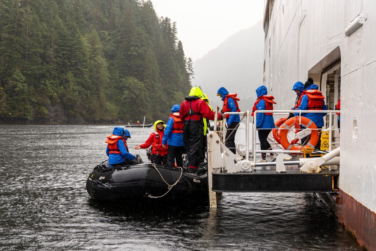 14_waterline_boarding-zodiac-from-ship