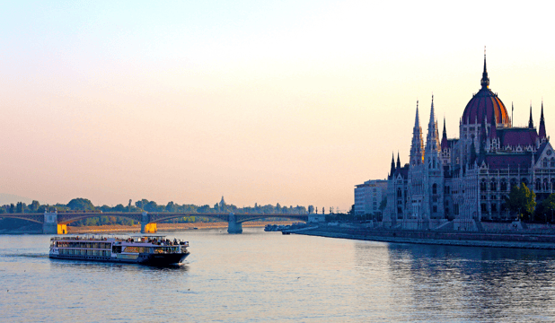 Avalon_Vista_Exterior_Hungary_Danube_Budapest_Parliament