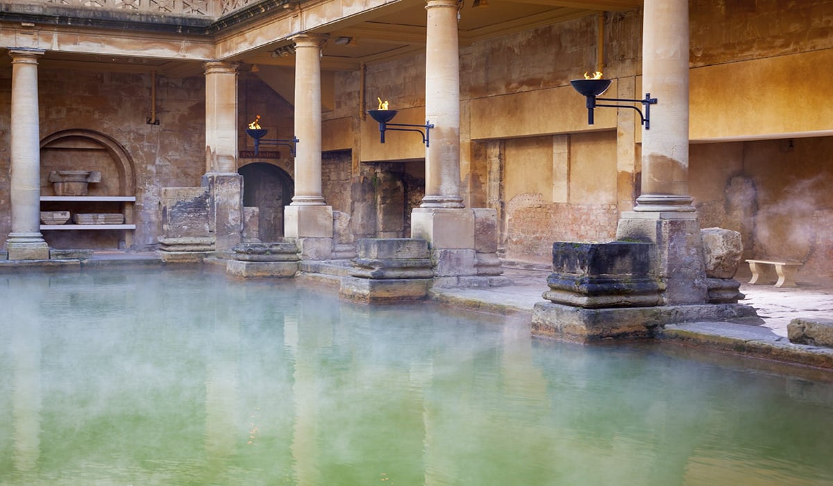 Main-Pool-in-the-Roman-Baths-Bath-UK-000035878854_Medium