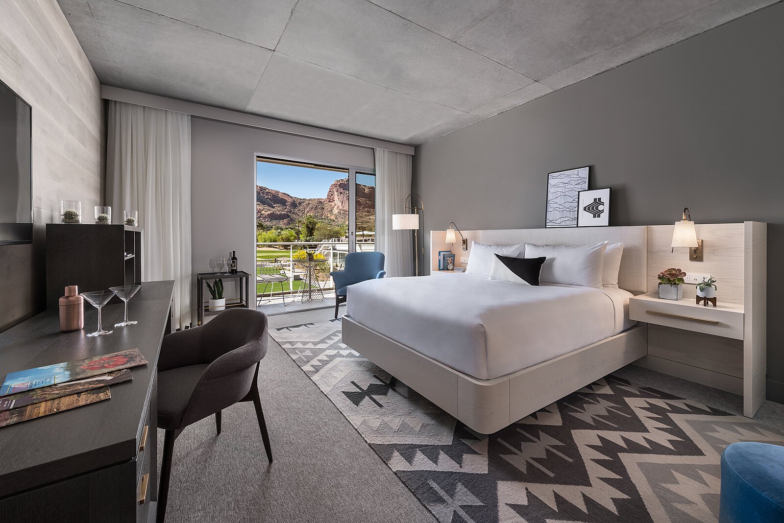 Mountain Shadows Mountain Premium Guestroom