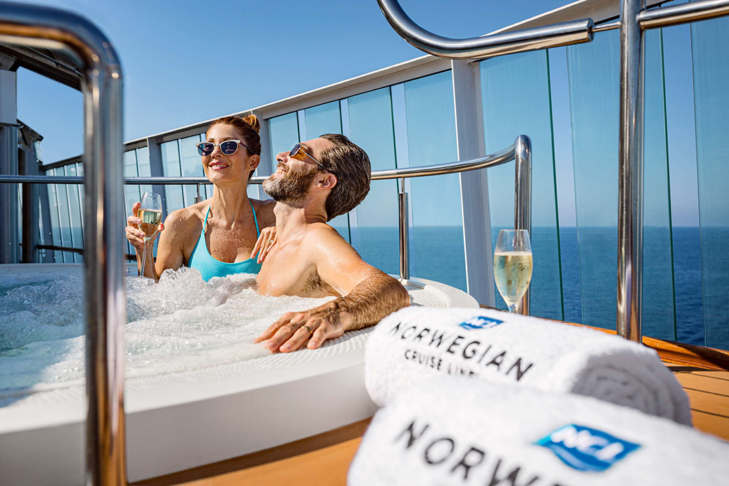 Vibe Beach Club Norwegian Aqua