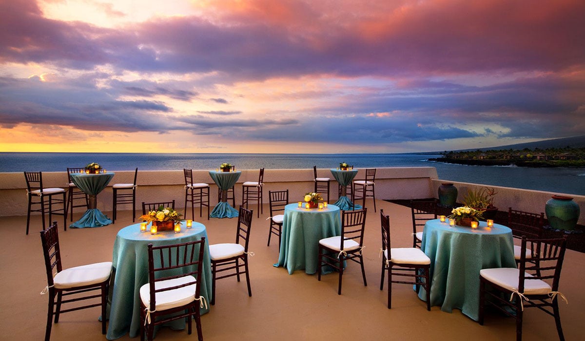 Pleasant Sheraton Kona dining tables with sunset view