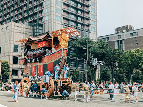gion boat float