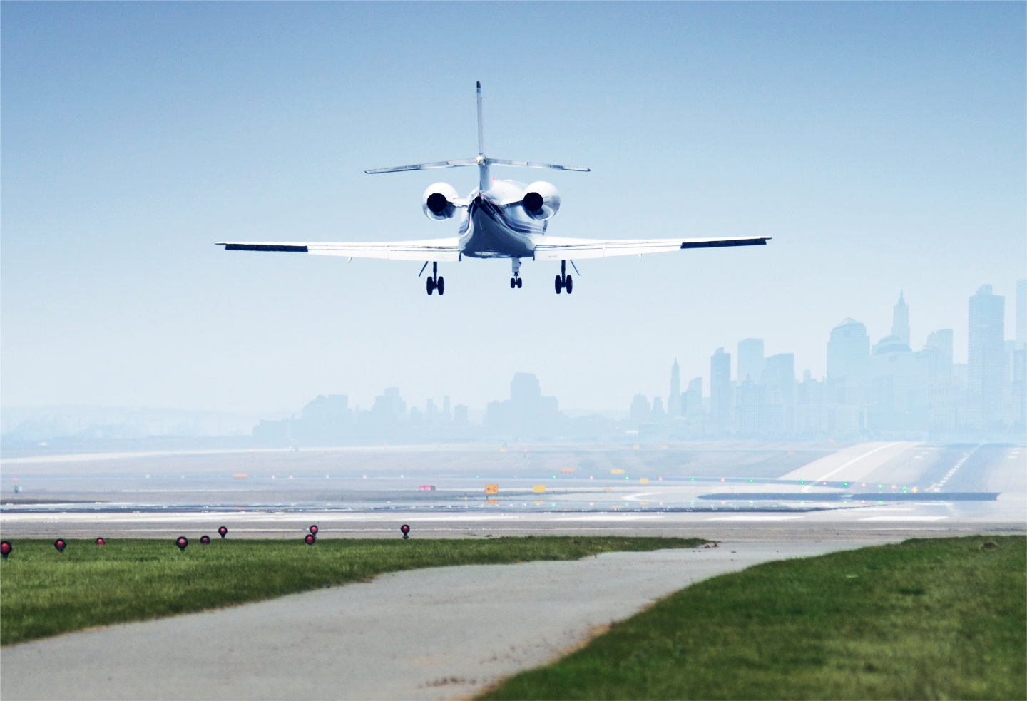 how-much-does-it-cost-to-charter-a-private-jet-2.jpg?width=2160&name=how-much-does-it-cost-to-charter-a-private-jet-2.jpg