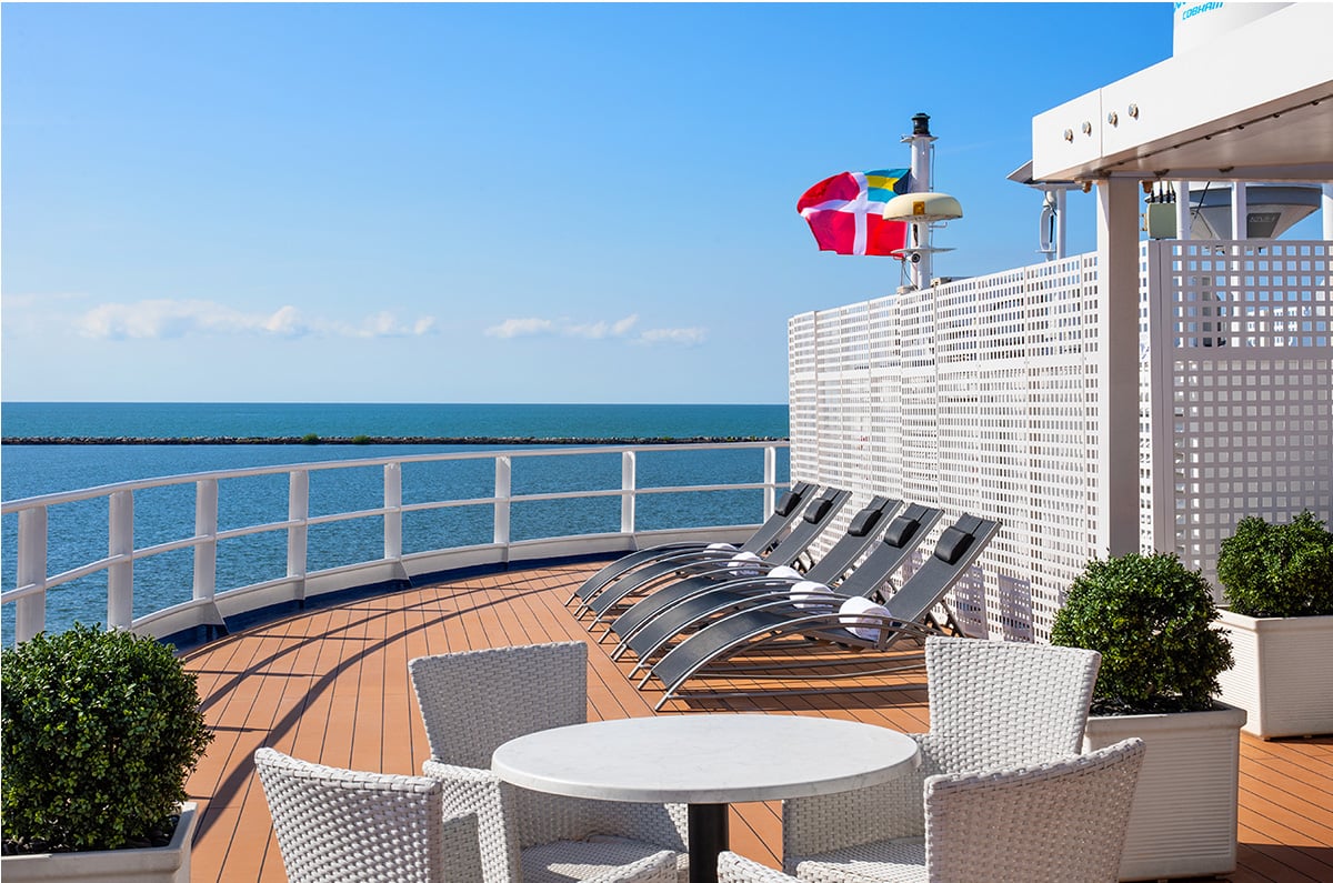 sundeck_horizontalbody