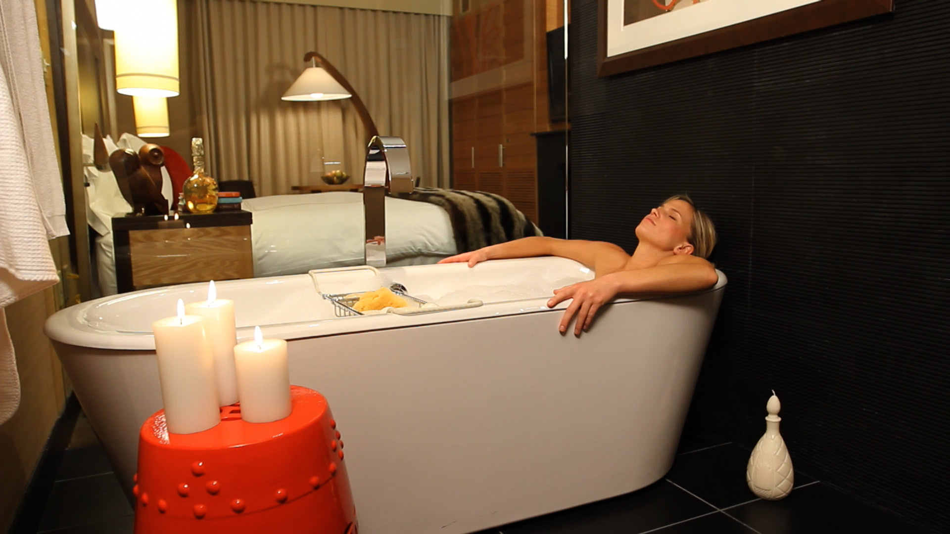 Viceroy woman in bathtub with candles