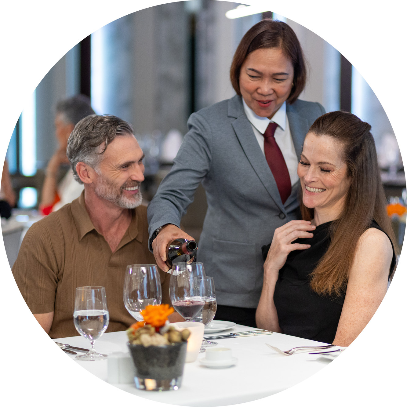 azamara-dining-circle