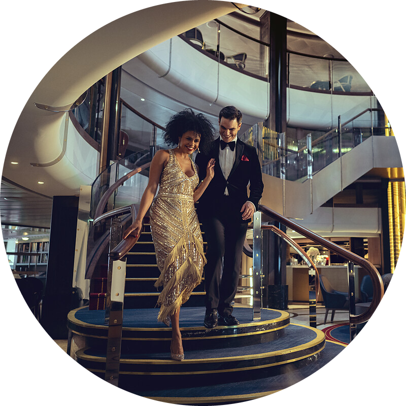 cunard-grand-staircase-couple-circle-800